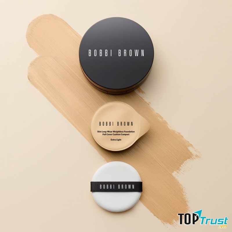 Với Skin Foundation Cushion Compact SPF 50 mọi yêu cầu khắt khe của phái đẹp đều ẩn chứa bên trong hộp phấn cushion này.