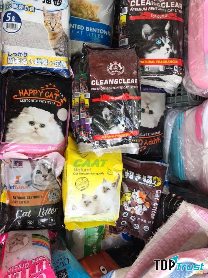 Bobby Pet Shop cung cấp nhiều loại thức ăn đến từ nhiều nhãn hàng khác, mỹ phẩm, vật dụng, áo quần... cho chó, mèo