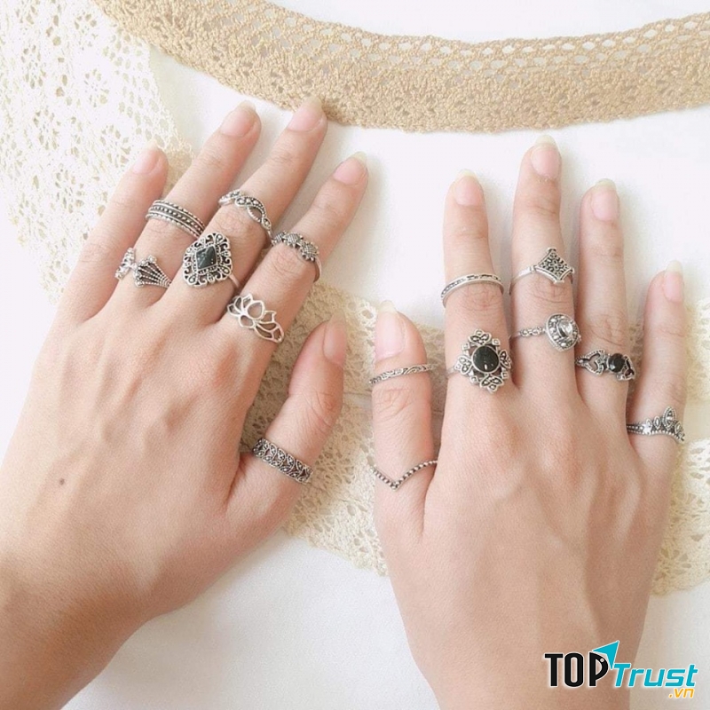 Nếu kết hợp cùng váy hoa nhẹ nhàng thì đây thực sự là món phụ kiện hoàn hảo.