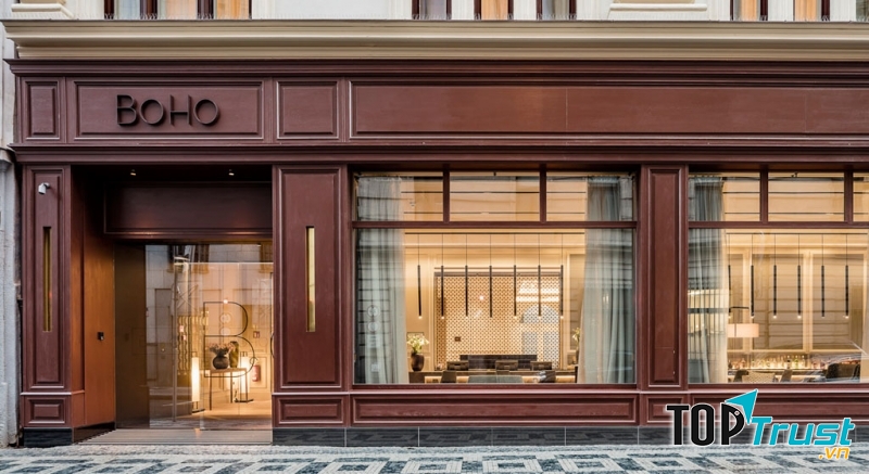 Cửa chính của BoHo Prague Hotel