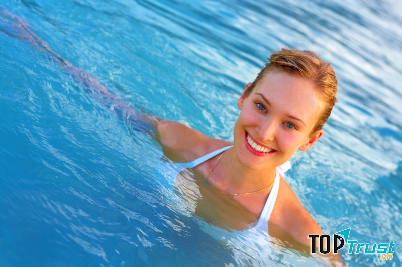 Bơi lội giúp ích rất nhiều cho sự phát triển của cơ và xương.