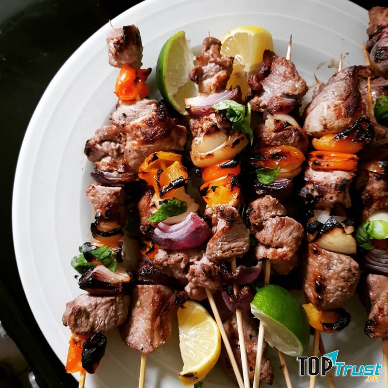 Chọn Sukii BBQ bạn sẽ được thưởng thức đại tiệc nướng với lựa chọn đa dạng, nguyên liệu hảo hạng và ưu đãi hấp dẫn không thể bỏ qua.