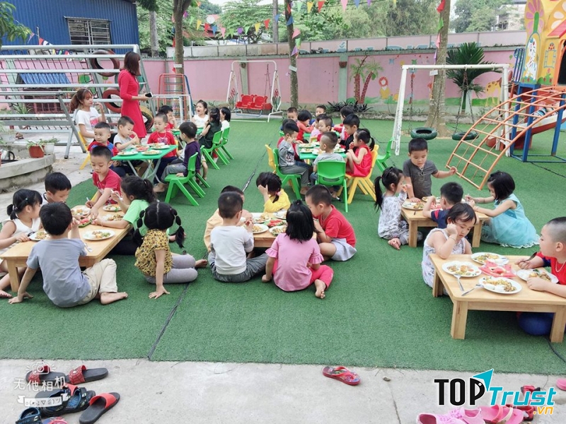 Môi trường học tập tại Bon Bee School được trang bị nhiều hoạt động khác nhau để tạo hứng thú học cho trẻ