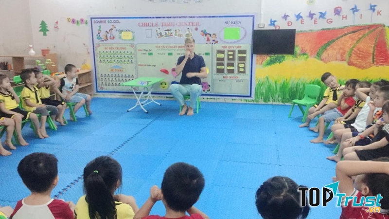 Bon Bee School được thiết kế và xây dựng với tiêu chí thân thiện, hòa mình với thiên nhiên, các lớp học mở, an toàn và hiện đại