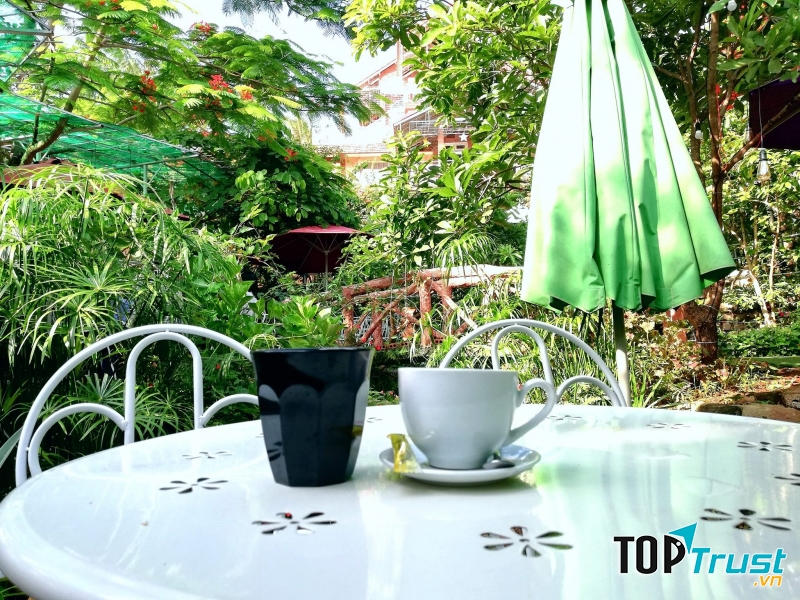 Bốn Mùa Garden Coffee House and Tea Leaf