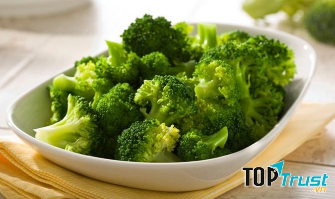 Những phụ nữ trung niên bên cạnh việc ăn bông cải xanh để duy trì nhan sắc, chống lão hóa mà còn rất hữu ích trong việc phòng chống các bệnh về máu và tim mạch.