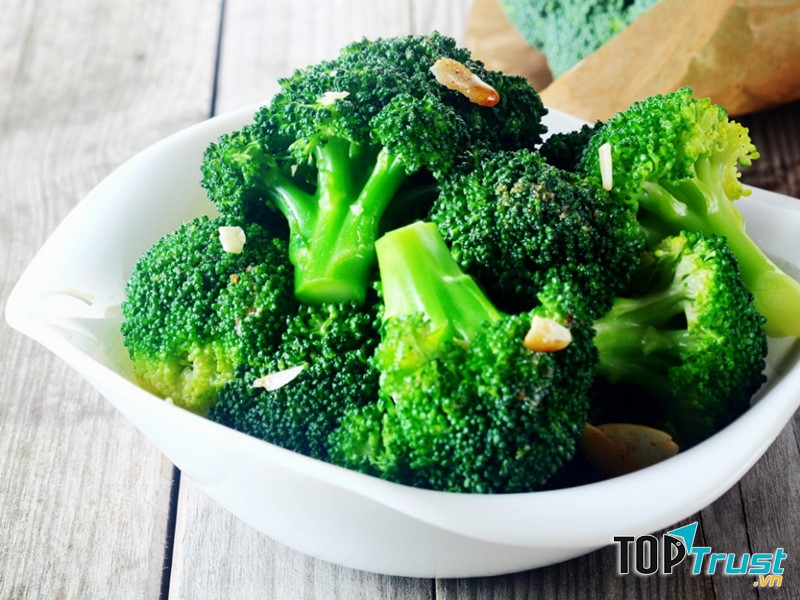 Bông cải xanh còn chứa rất nhiều chất phytochemical và chất chống oxy hóa, loại chất giúp cơ thể chống lại bệnh tật và các bệnh nhiễm trùng khác nhau.﻿