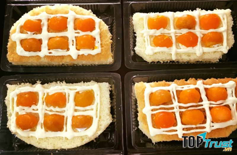 Bông lan trứng muối Hachi