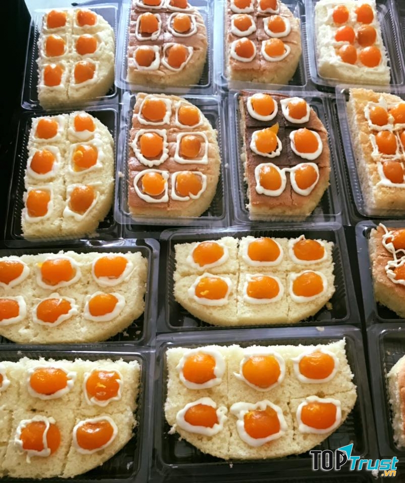 Bông lan trứng muối Hachi