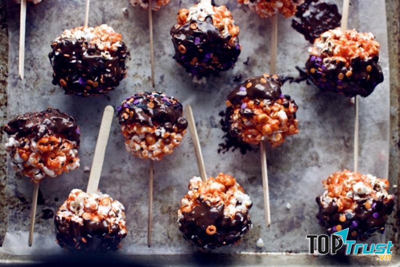 Bỏng ngô + chocolate đen