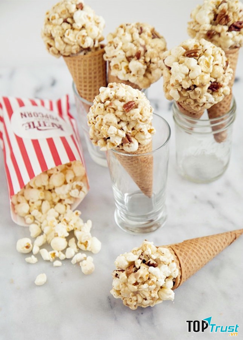 Bỏng ngô + kem ốc quế