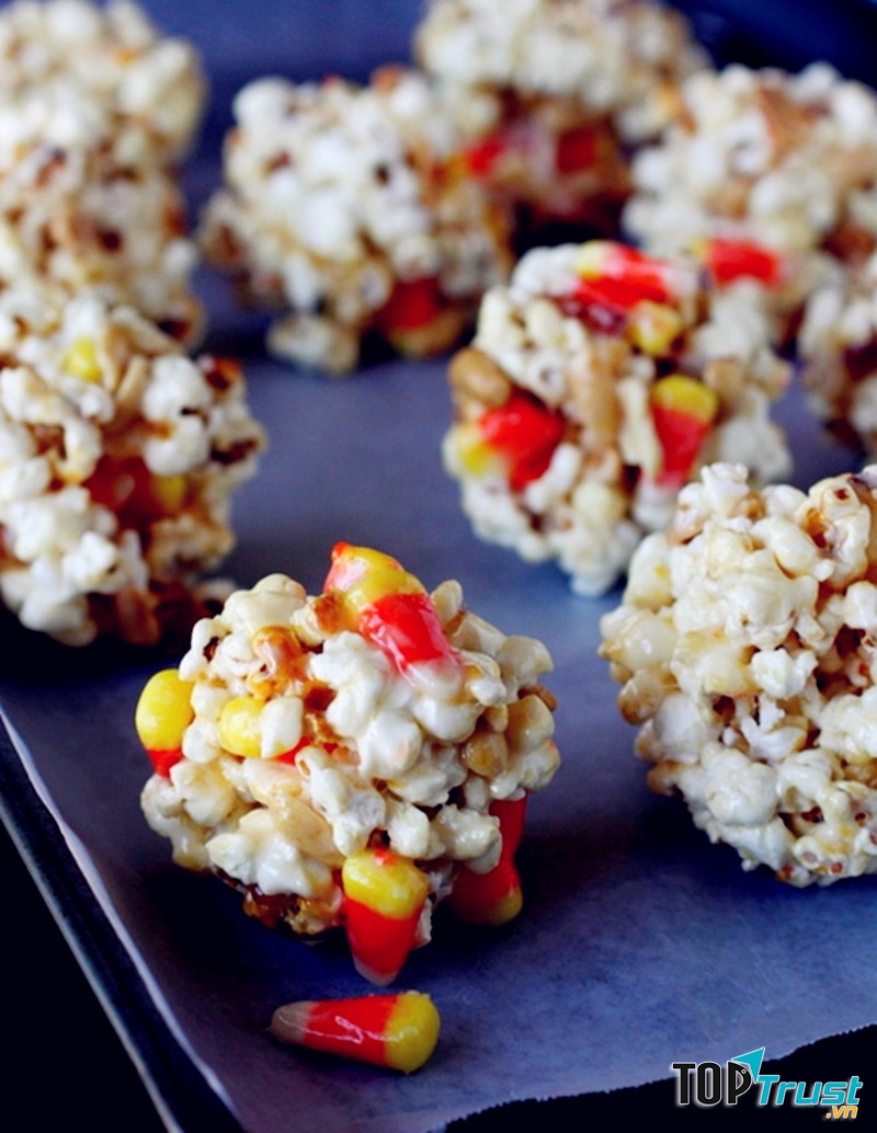 Bỏng ngô + kẹo