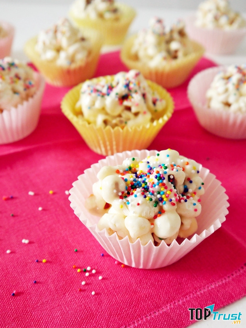 Bỏng ngô + cupcake