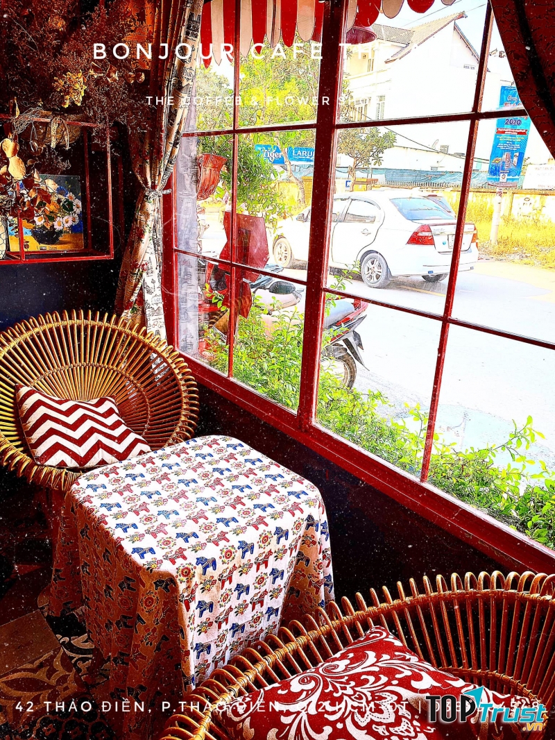 Bonjour Cafe The Art