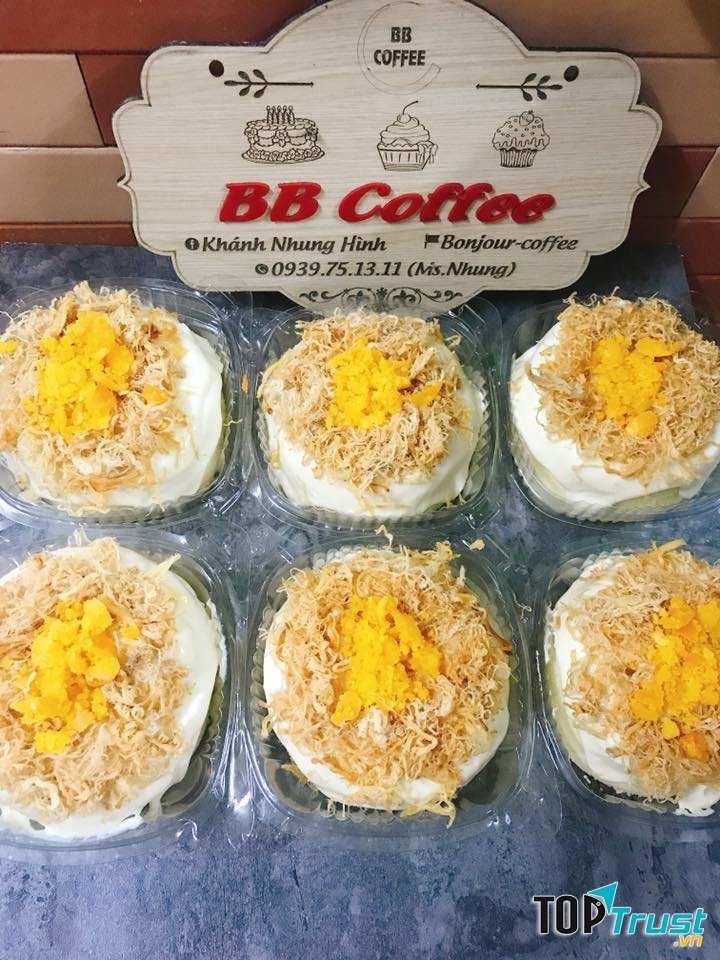 Nhìn chiếc bánh bông lan trứng muối là muốn ăn ngay rồi