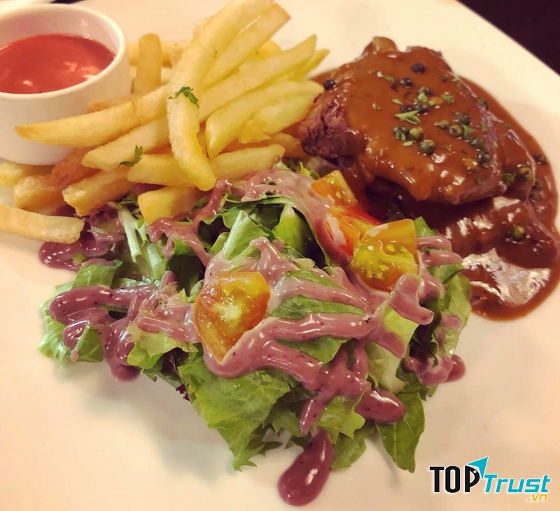 Món ăn hấp dẫn tại nhà hàng