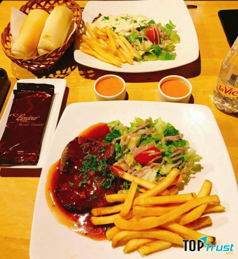 Bonjour Resto’ – Hoa Mai