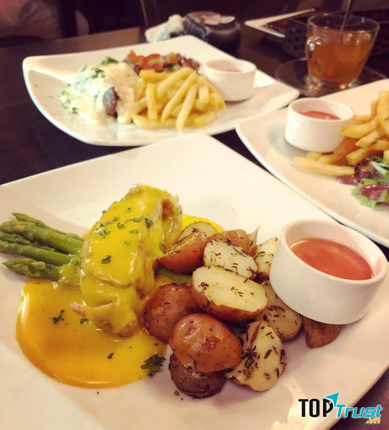 Món ăn hấp dẫn tại nhà hàng