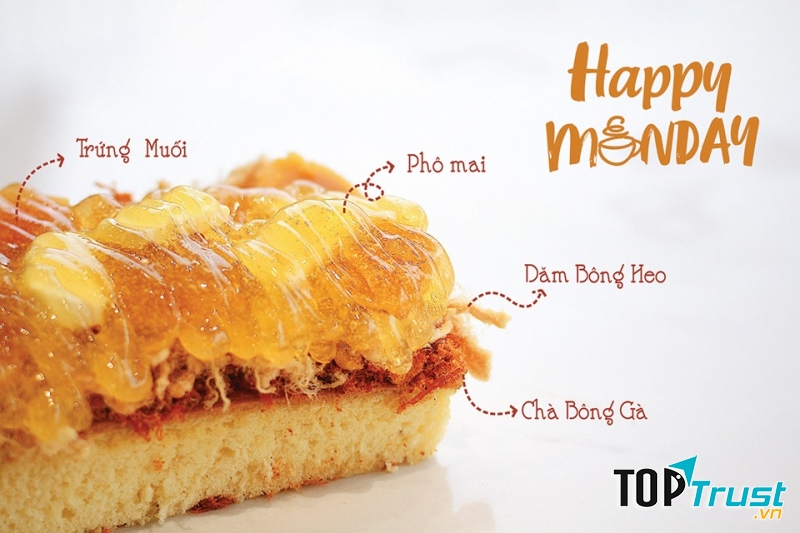 Bánh bông lan trứng muối là best seller của Bonpas Bakery