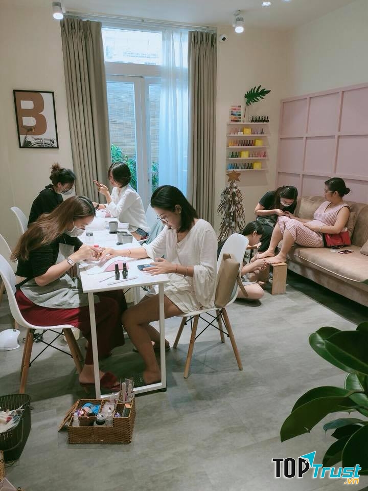 Mẫu nail thanh lịch của Bora Nail Bar được tạo ra tại một không gian dễ thương