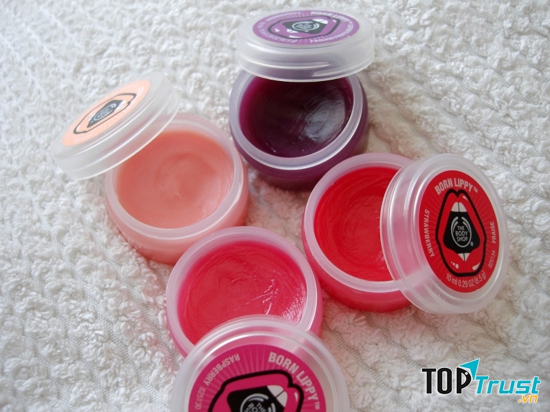 Bên trong son dưỡng Born Lippy ( nguồn internet)