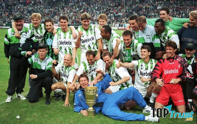 M'gladbach ăn mừng chiếc cúp vô địch năm 1995