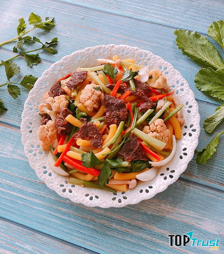 Bột chiên trứng & nui xào bò