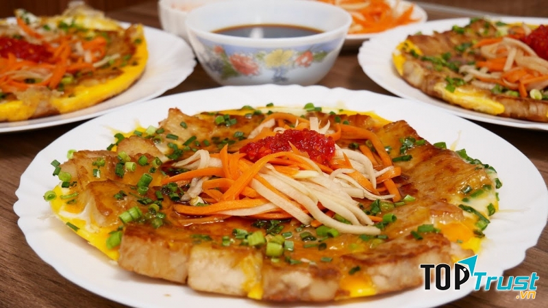 Bột chiên trứng & nui xào bò