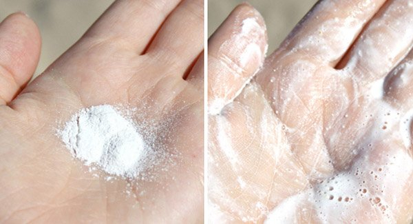 Dermalogica Daily Microfoliant là sản phẩm tẩy tế bào chết số 1 của Dermalogica, Mỹ từ bột cám gạo, chiết xuất đu đủ và salicylic acid giúp mang đến hiệu quả loại bỏ da chết nhẹ nhàng, trả lại làn da mịn màng và sáng bóng hơn.
