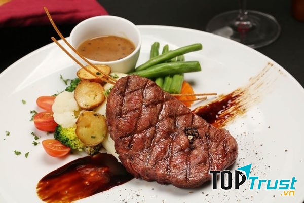 Botanica thu hút với món beefsteak ngon chuẩn hương vị