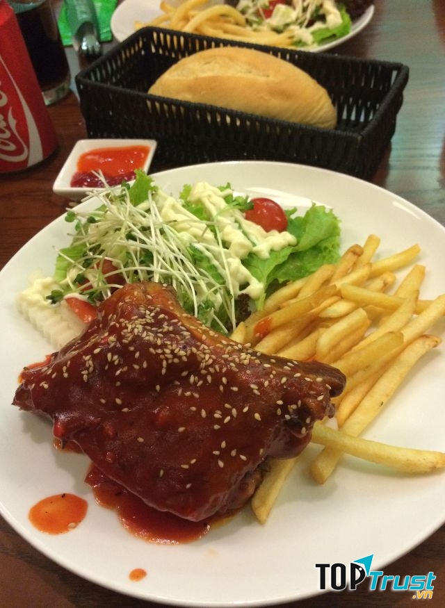 Sườn nướng sốt BBQ tại Botanica
