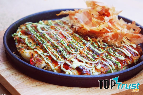 Bánh xèo chẳng khác gì chiếc pizza thu nhỏ
