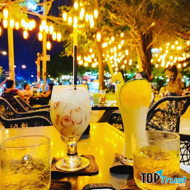 Boulevard Café