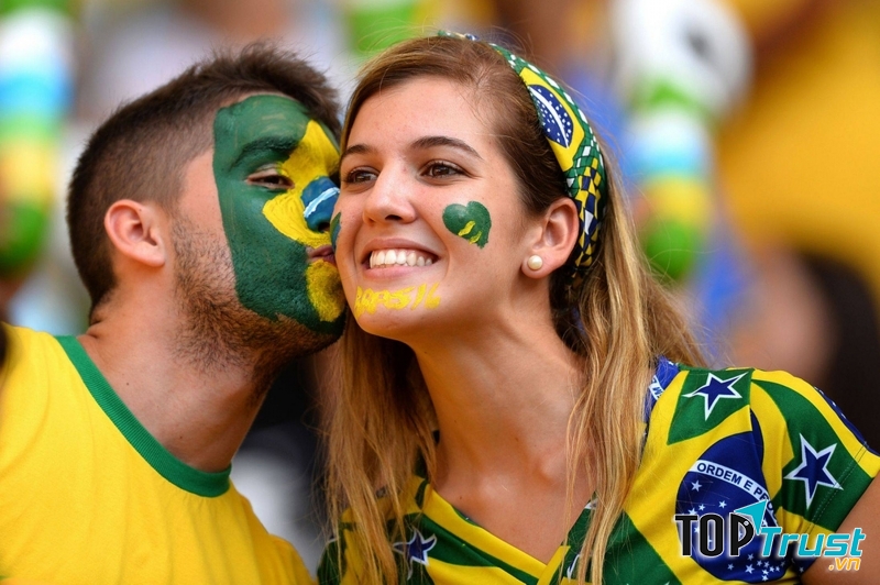 Người Brazil kỷ niệm ngày Valentine bằng những món quà và bữa tối bên bạn bè, người thân.