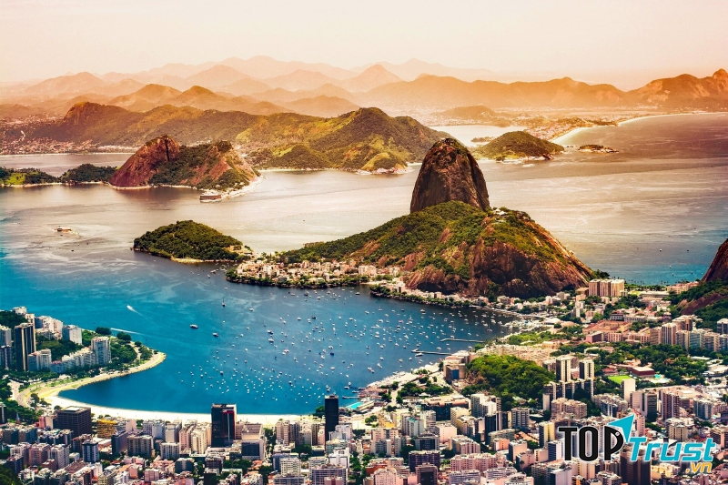 Brazil là quốc gia đông dân nhất và lớn nhất ở Nam Mỹ.