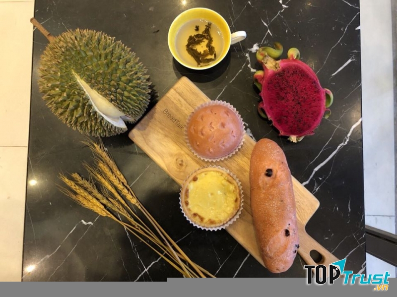 BreadTalk có khu trưng bày bắt mắt quyến rũ khách hàng khi đã bước chân vào là chẳng thể chối từ.