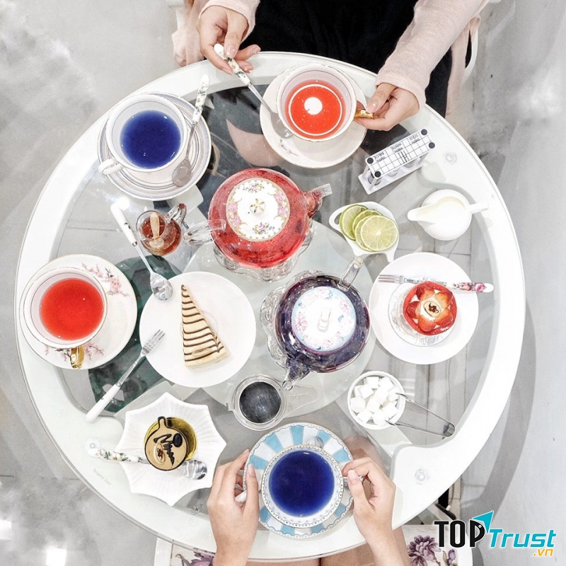 Britea tạo ấn tượng với thiết kế hiện đại nhưng cũng không kém phần quý tộc, trang trí bắt mắt dễ chịu đậm chất châu Âu.