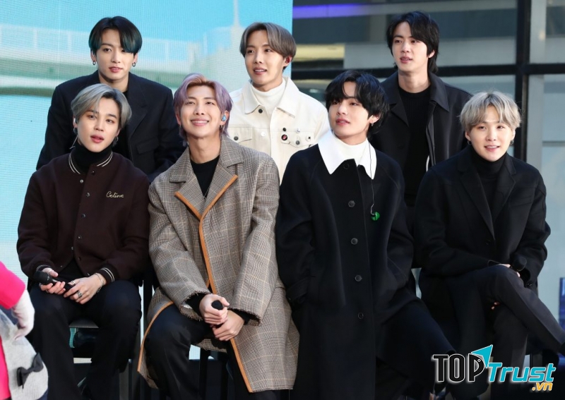 BTS hay còn được gọi là Bangtan Boys, là một nhóm nhạc nam Hàn Quốc được thành lập và quản lý bởi Big Hit Entertainment.