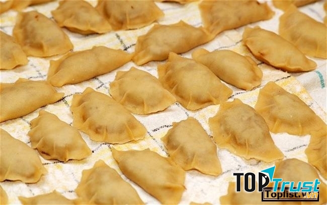 Bánh bao nhỏ Pierog trong bữa tiệc Giáng Sinh tại Ba Lan