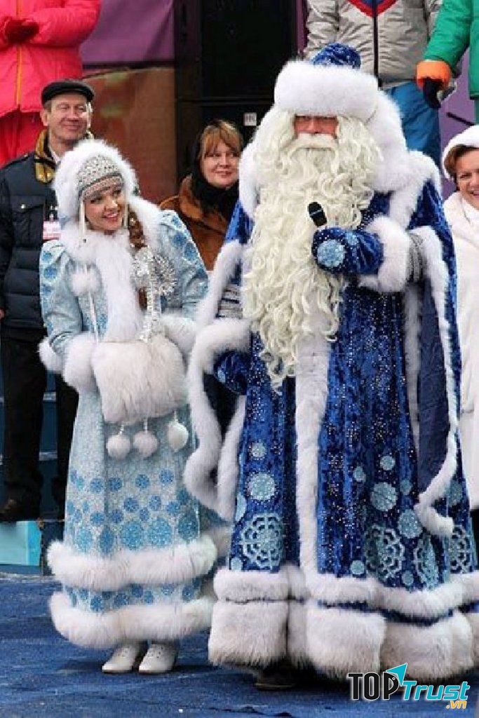 Ông già Noel và công chúa bông tuyết của Ukraina