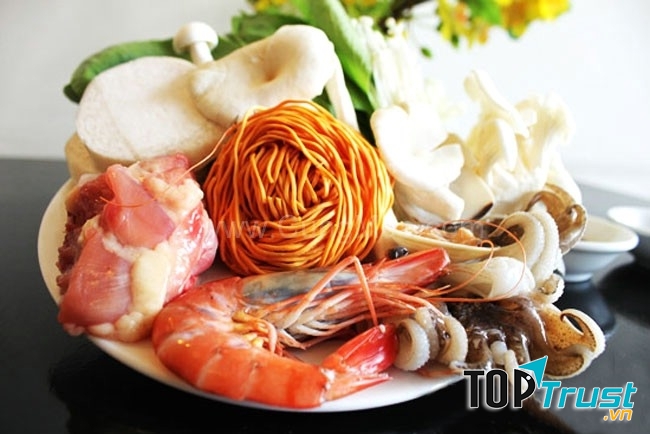 Lẩu một người tại quán Hồng Kỳ