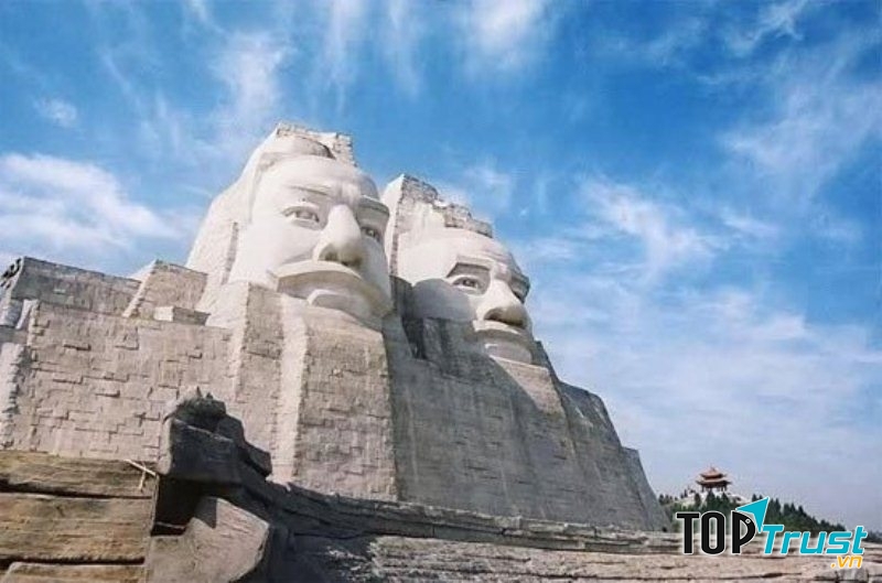 Tượng vua Viêm Đế và Vua Hoàng Đế