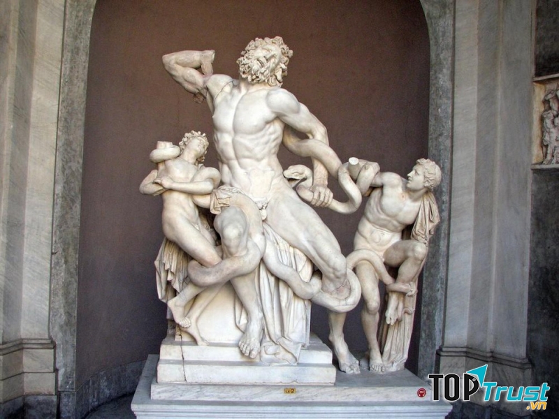 Bức tượng Laocoon và các con trai.