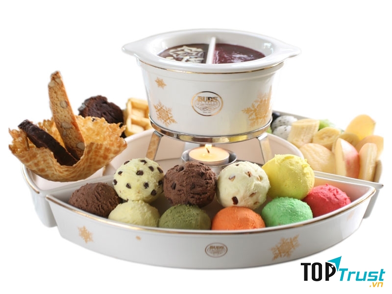 Một phần kem khá lớn của quán.