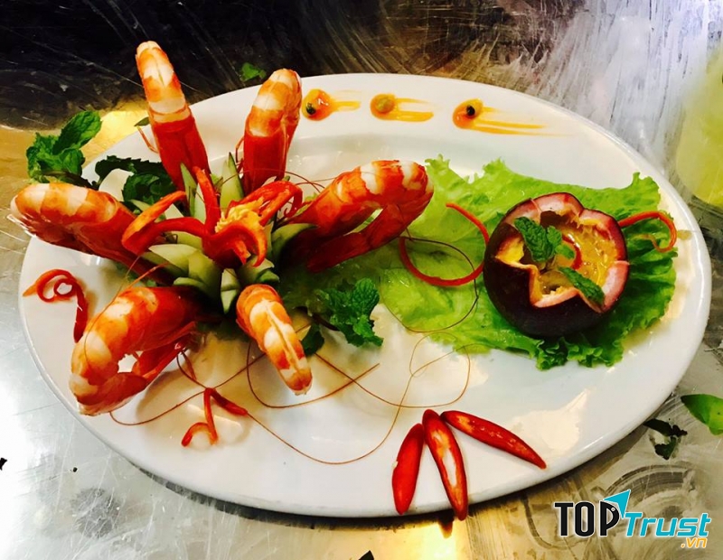 Đến với nơi đây, bạn sẽ được thưởng thức những món hải sản vô cùng thơm ngon, hấp dẫn