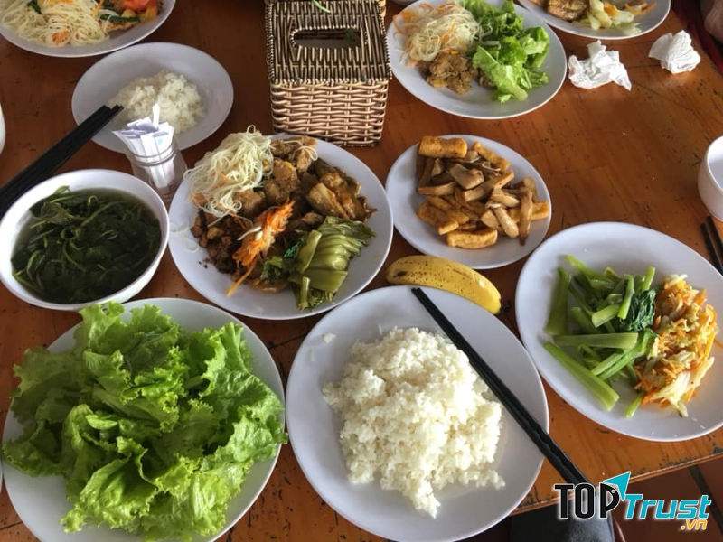 Món ăn tại Buffet cơm Chay Sương Mai