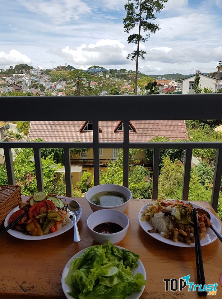 View nhìn từ quán Chay Sương Mai