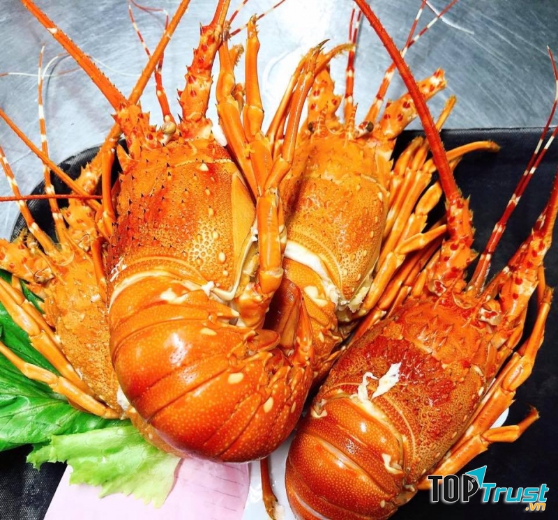 Buffet Chef Dzung có thực đơn rất đa dạng và phong phú, tiếp đón lượng khách đông đảo mỗi ngày