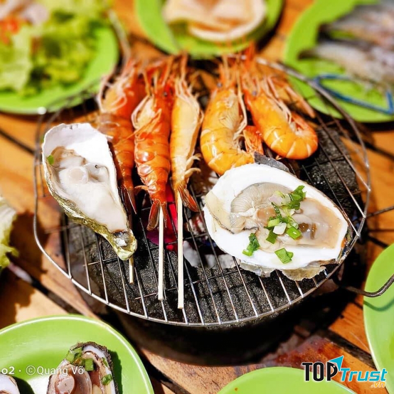 Đây là quán sinh viên mở ra nên giá rẻ nhưng chất lượng tốt.
