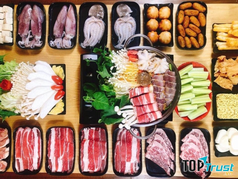 Các món nhúng cũng không quá đặc sắc nhưng đổi lại đều là nguyên liệu tươi ngon